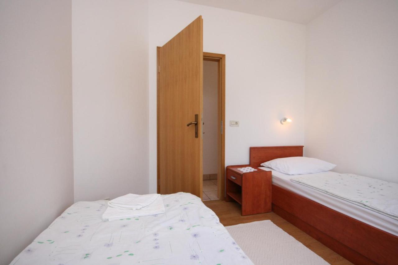 Apartment Stara Novalja 6301B Bagian luar foto